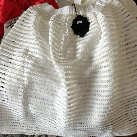 White 2 Piece Set - Picture 6 of 7